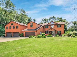 2086 Chimney Ridge Dr, Madison, OH 44057