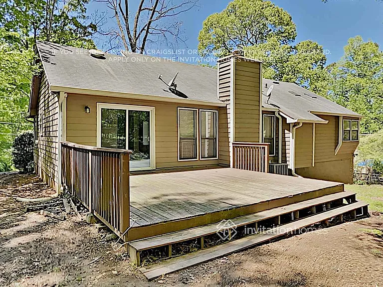 4042 Maxanne Dr NW — Photo 17