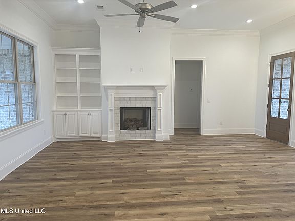 5th image of 598 E Park St