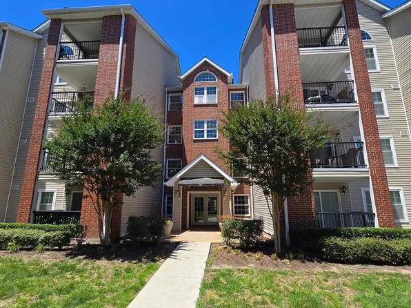 3307 Wyndham Cir APT 1166, Alexandria, VA 22302