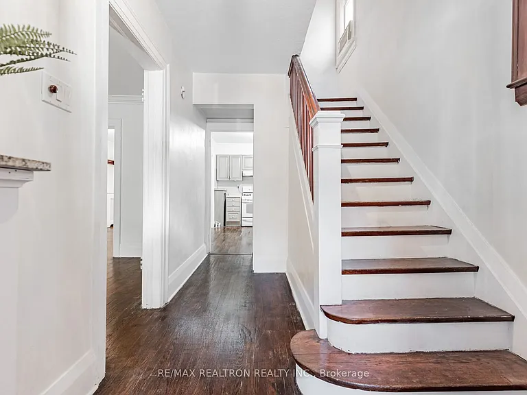 149 Eastbourne Ave — Photo 4