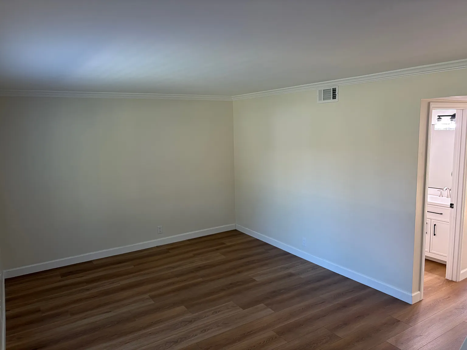 3 bed, 1.5 bath, 1121 sqft, $3,500 — Photo 3