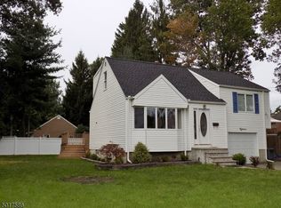 18 Mandeville Ave, Pequannock, NJ 07440