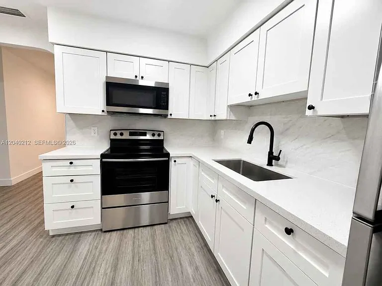 730 SW 5th Ave — Photo 10