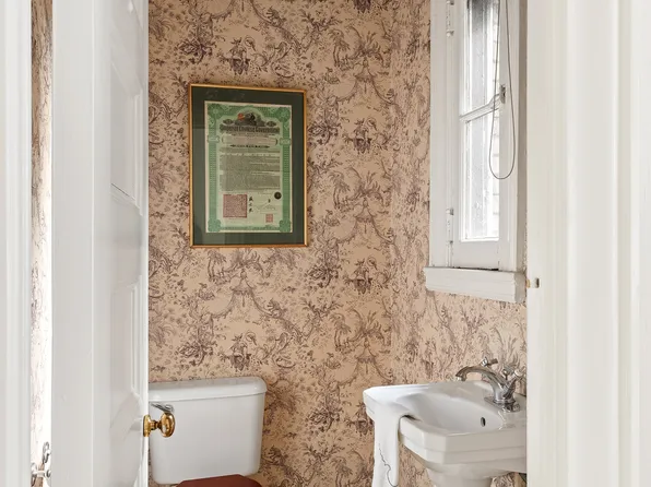 563 Park Avenue image 11 of 16