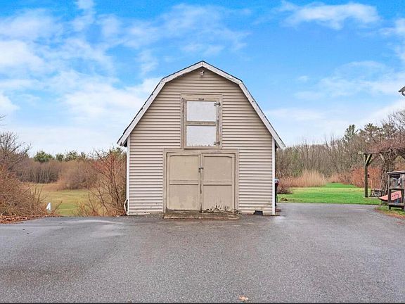 3rd image of 305 Gray Road