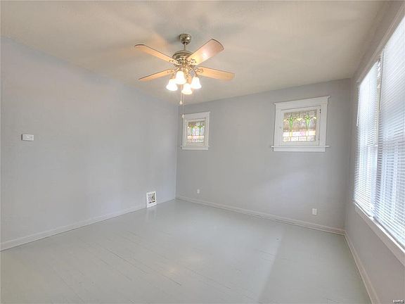 5th image of 141 E Cartwright Ave