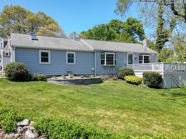 110 Mayflower Ln, Marshfield, MA 02050