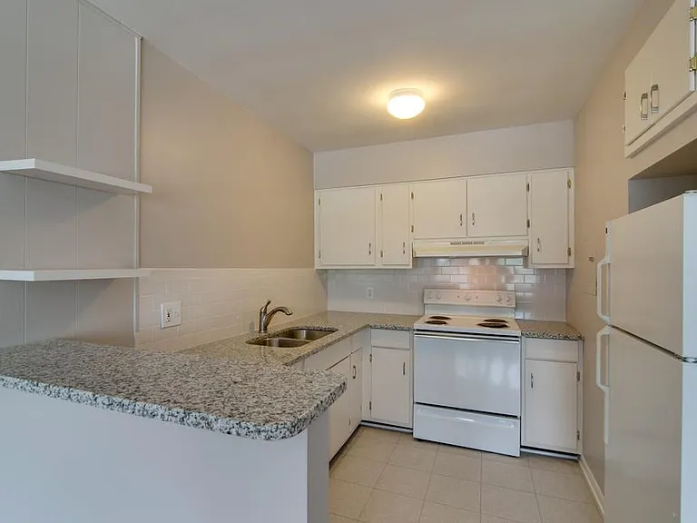 2020 Beech Ave #C19 — Photo 2