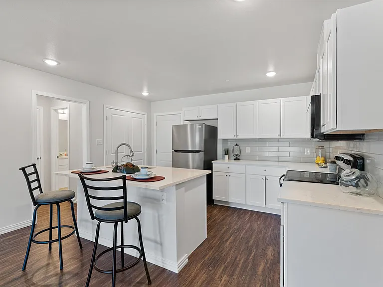 6215 Roby Dr — Photo 30