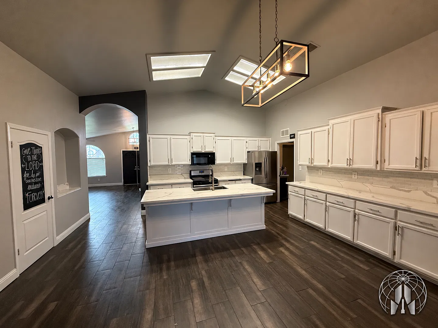 Spacious 5 Bed/3 Bath NW Bakersfield Home w/ Solar, Pool & Security Deposit Alternative Option — Photo 3