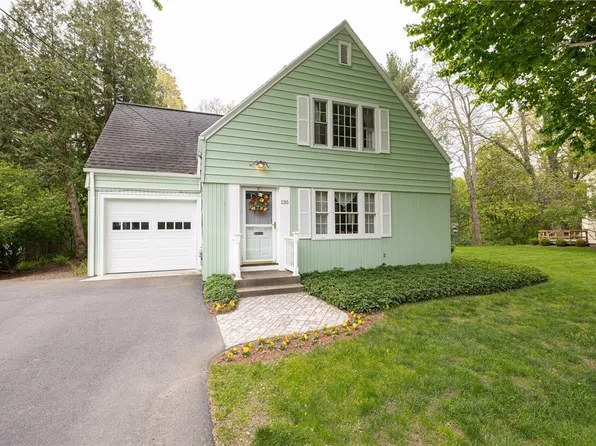 135 Collingsworth Dr, Rochester, NY 14625