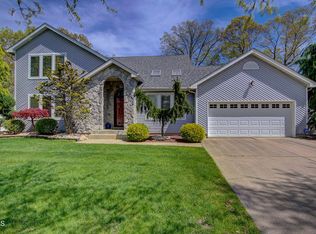 4 Weasel Creek Ct, Howell, NJ 07731
