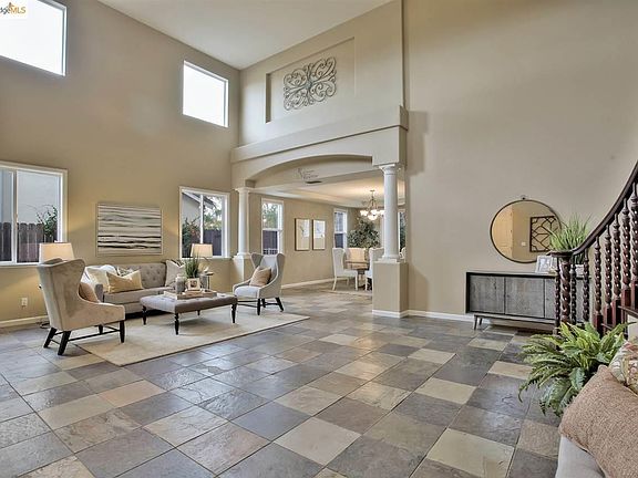 5th image of 1073 Vineyard Dr