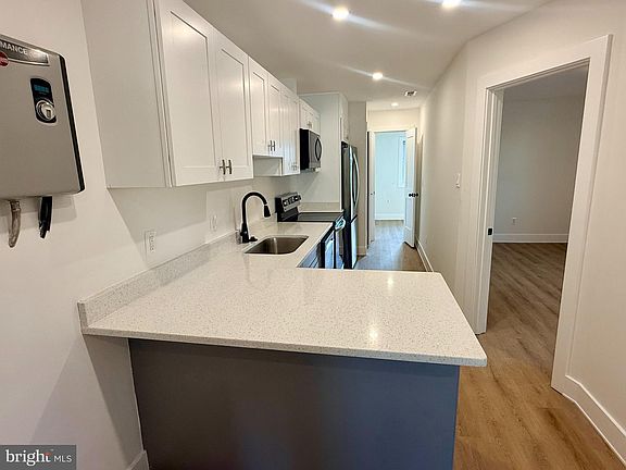5th image of 2920 8th St NE APT 4
