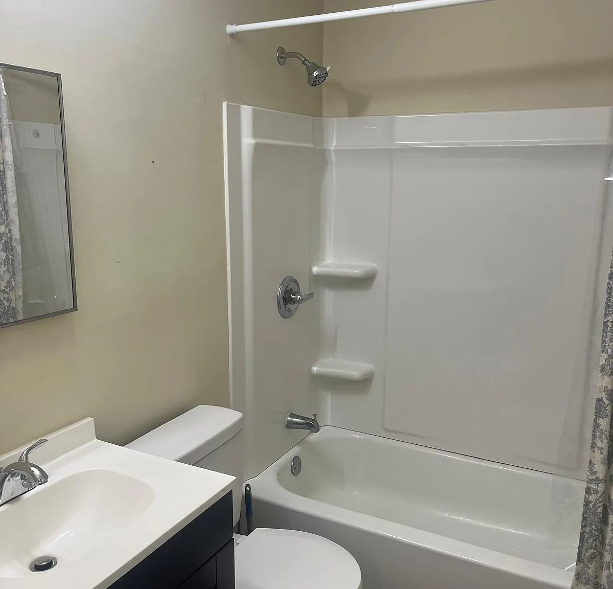 3 bed, 924 sqft, $2,200 — Photo 3