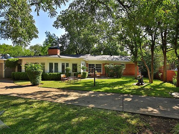 4th image of 734 Elmwood Dr