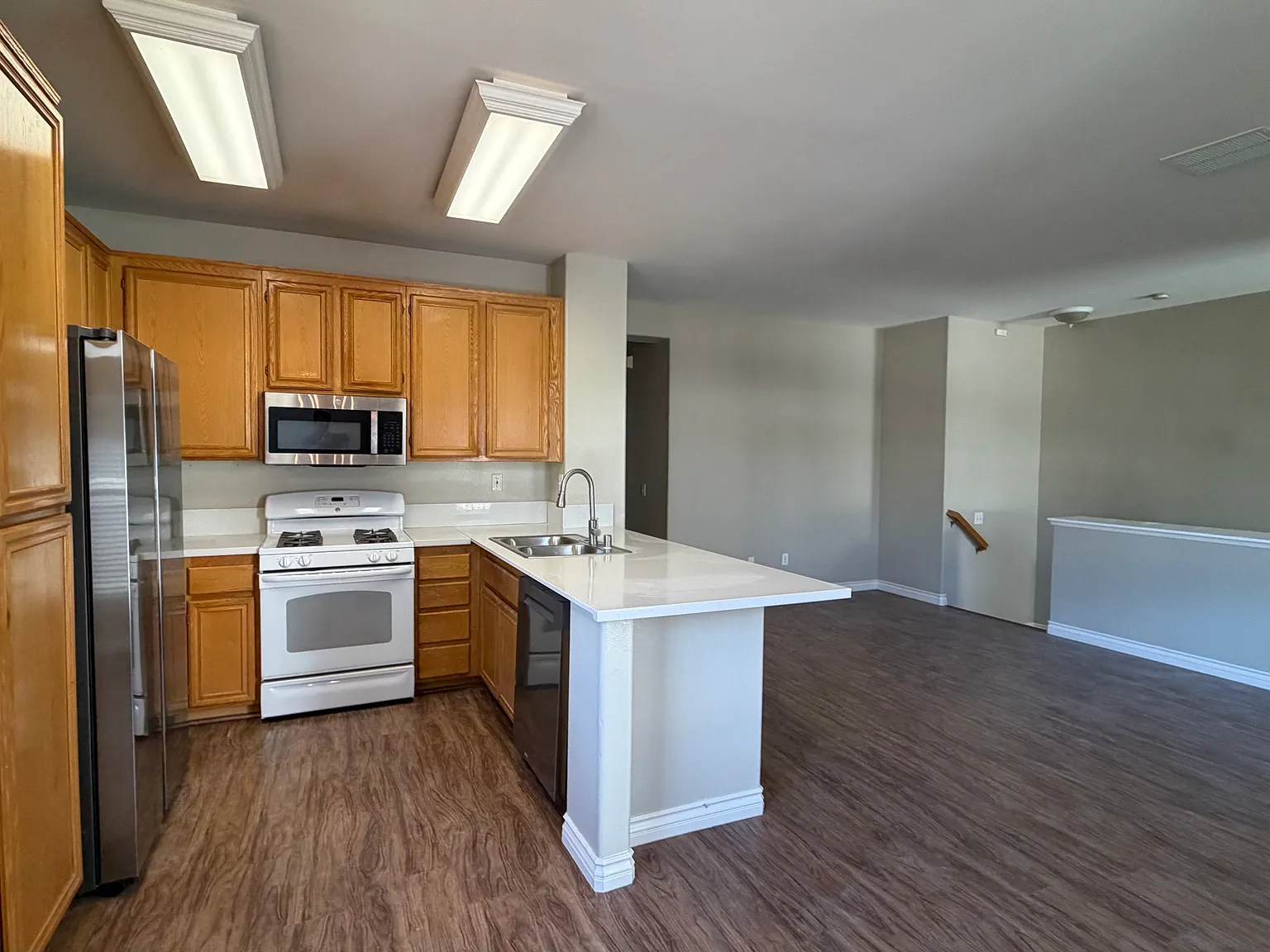 2 bed, 1100 sqft, $3,150 — Photo 2