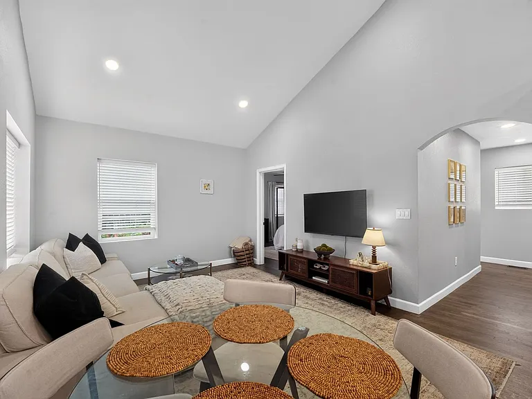 2615 W Caithness Pl — Photo 8