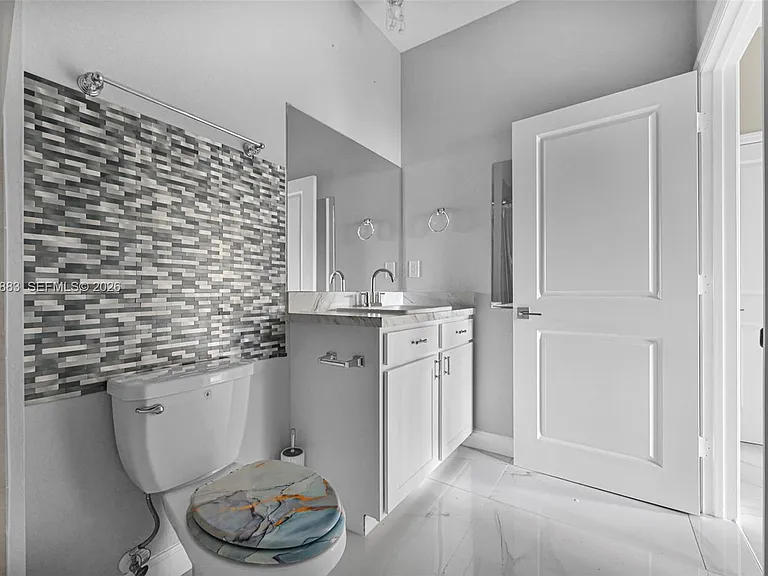 1130 SW 6th Ct — Photo 35