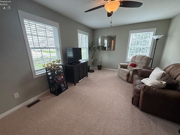 5th image of 613 Summerfield Pl