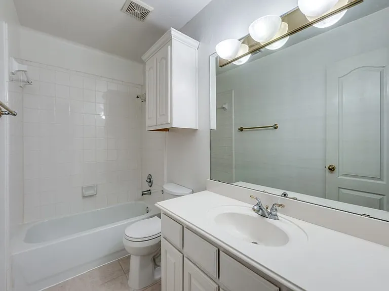 4684 Old Pond Dr — Photo 13