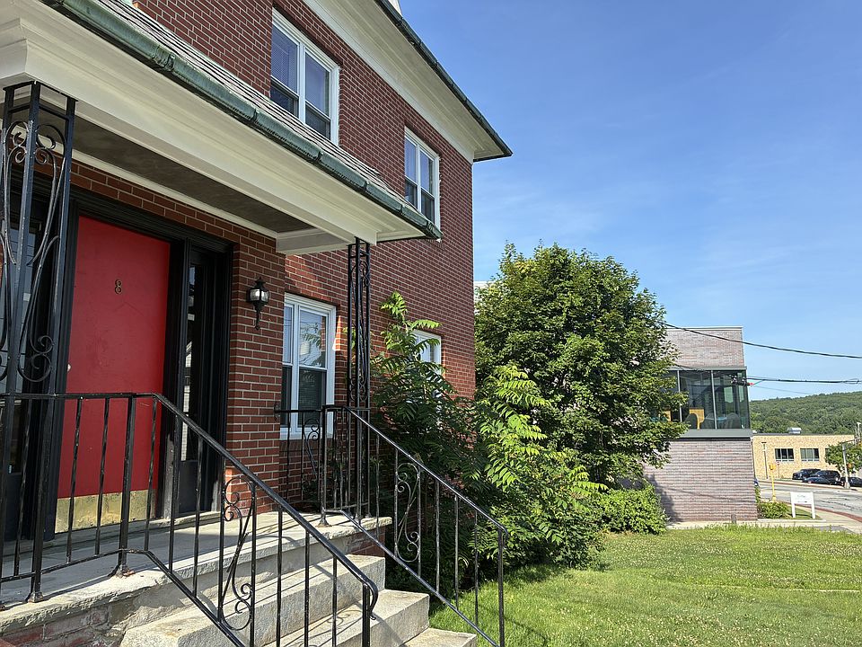1st image of 8 Lake St APT 3