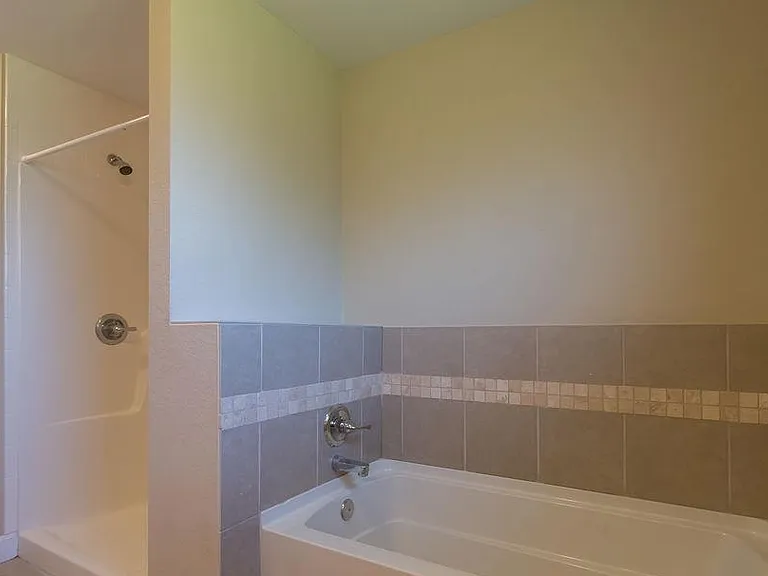 2109 Cove Ct — Photo 12