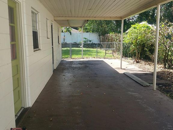 3rd image of 542 Avenue C NE