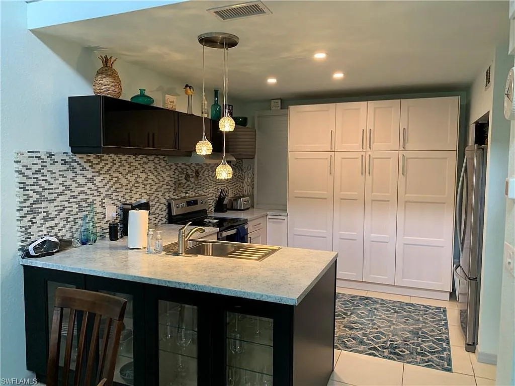 2 bed, 2.5 bath, 1360 sqft, $2,400 — Photo 4