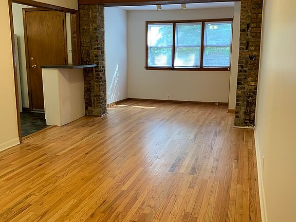 2nd image of 707 W Cornelia Ave APT 2R