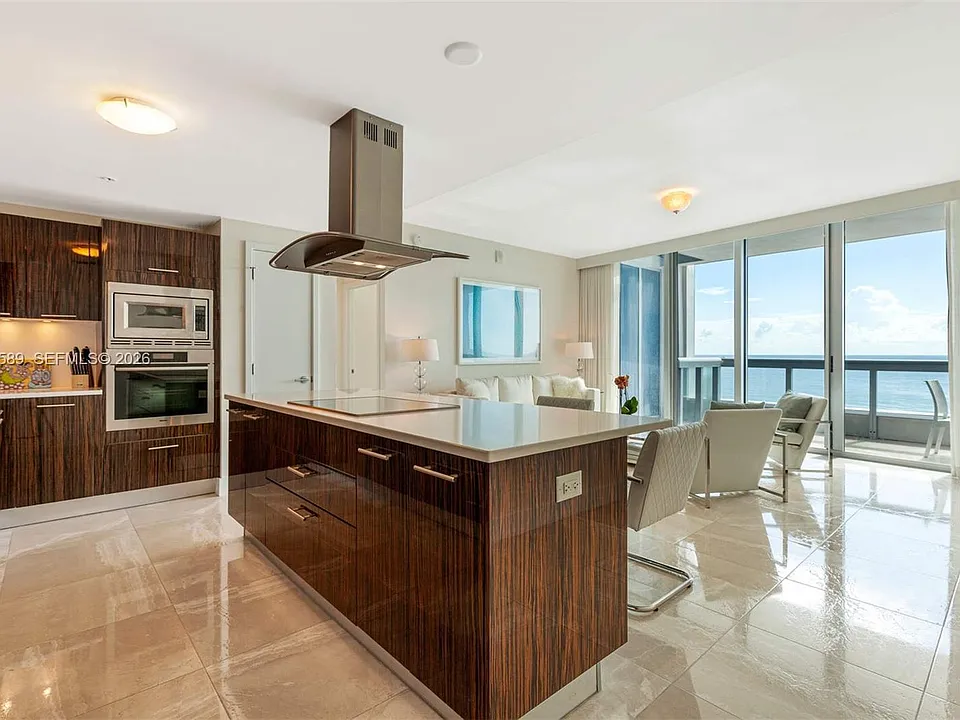 6899 Collins Ave #701