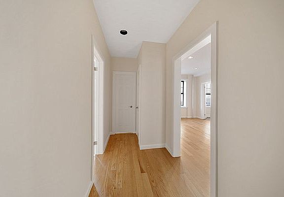 5th image of 201 W 11th St APT 2d