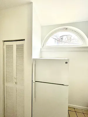 Rented by Pear NYC LLC | media 8