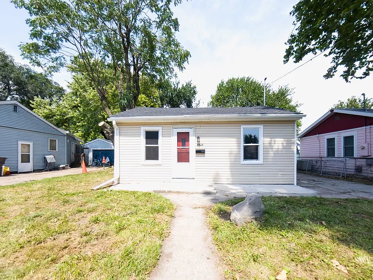 2826 Lyon St — Photo 1