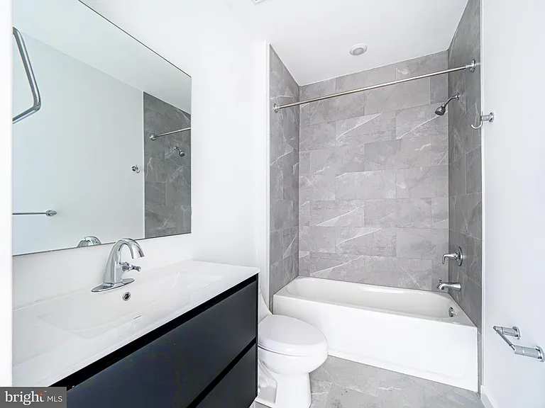 2403-2407 W Thompson St #1 — Photo 10