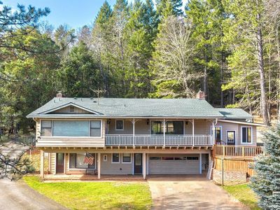 711 Yearly Way, Grants Pass, OR, 97527