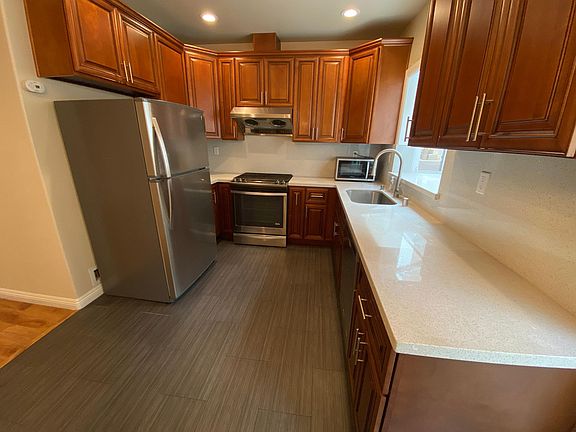 3rd image of 510 Howard St Unit A