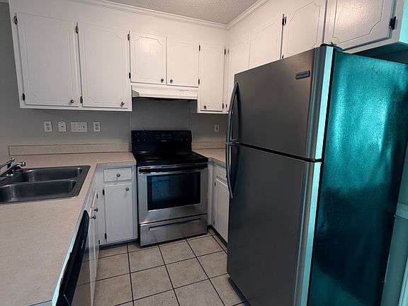 3rd image of 3921 Sterling Pointe Dr Unit Ll5
