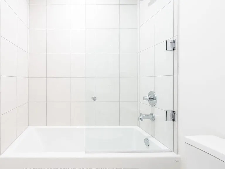 212 King William St #816 — Photo 9