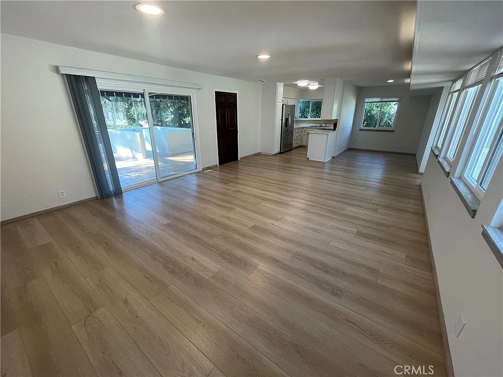 3 bed, 5532 sqft, $3,000 — Photo 4