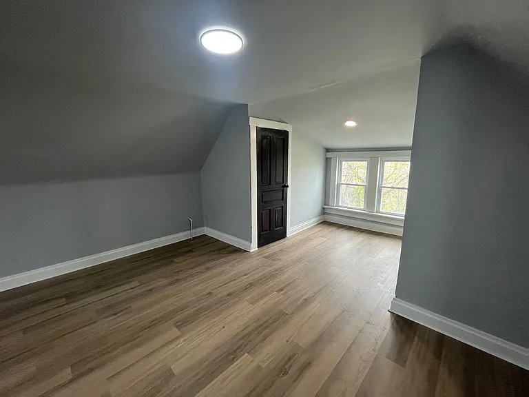 969 Wilson Ave — Photo 14
