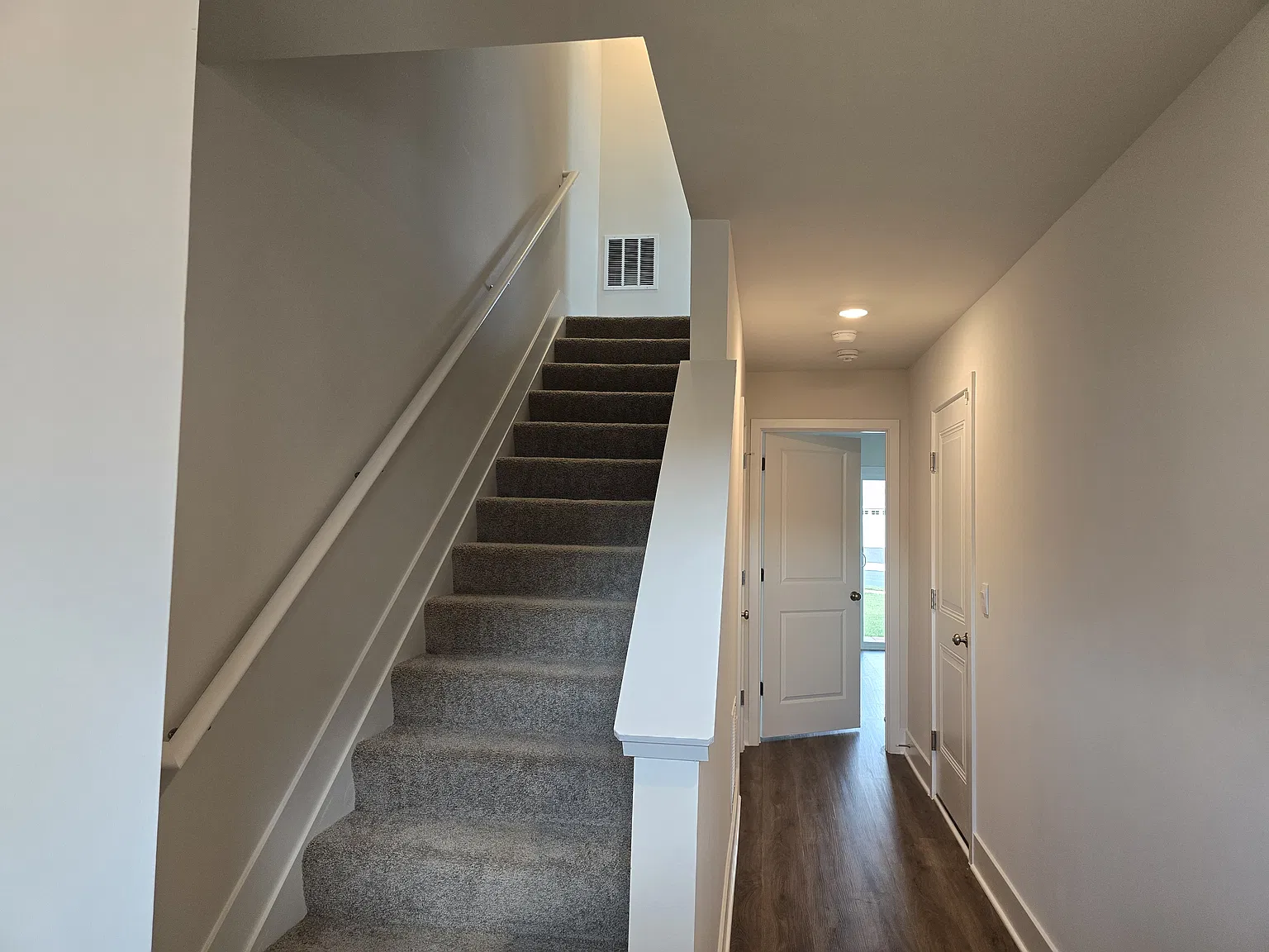 4 bed, 3.5 bath, 1889 sqft, $2,500 — Photo 4