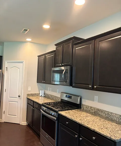 1008 Perennial Ln — Photo 2