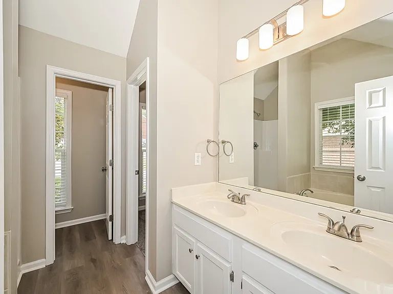 1126 Poplar Hollow Rd — Photo 13