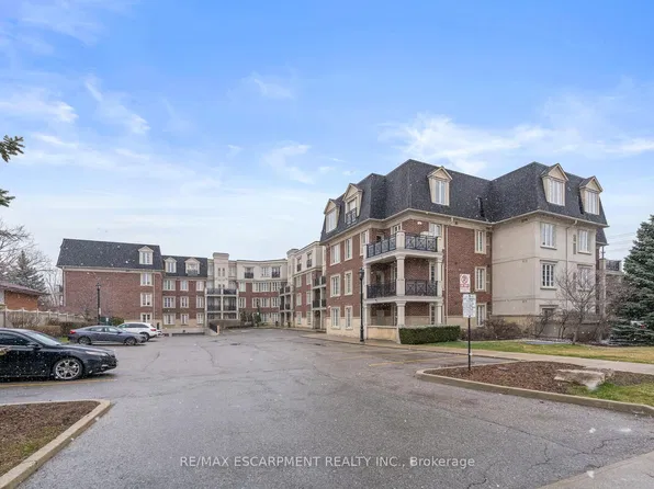 3351 Cawthra Rd #116, Mississauga, ON L5A 4N5