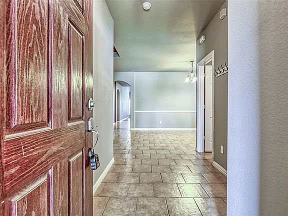3rd image of 2724 Tangerine Ln
