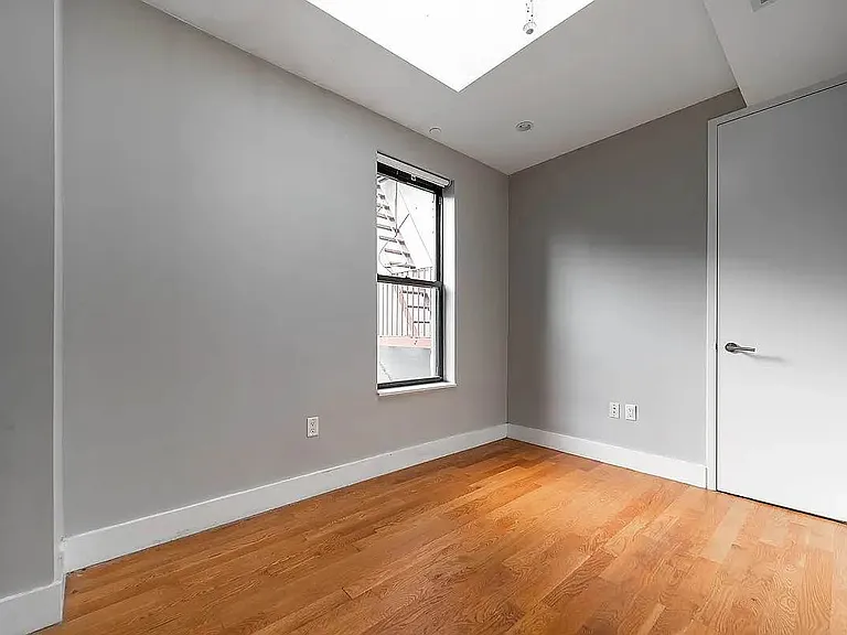 1098 De Kalb Ave #2R — Photo 3