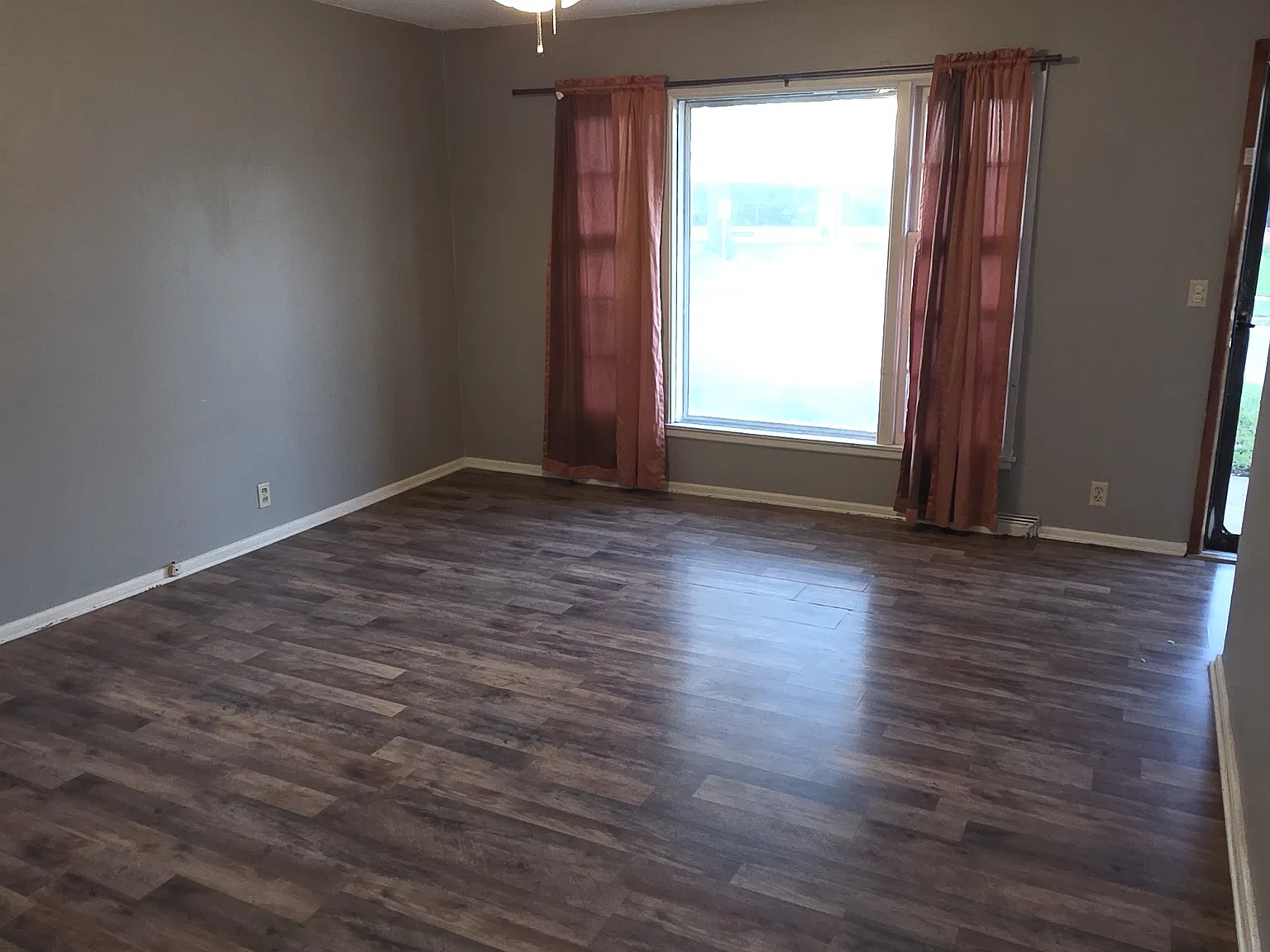 3 bed, 1400 sqft, $1,350 — Photo 2