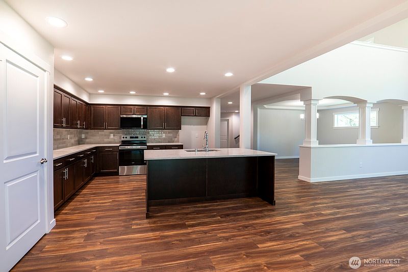 5th image of 8593 Trillium Lane